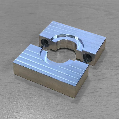 Custom-designed wrench flat clamping jig for controlled preload application